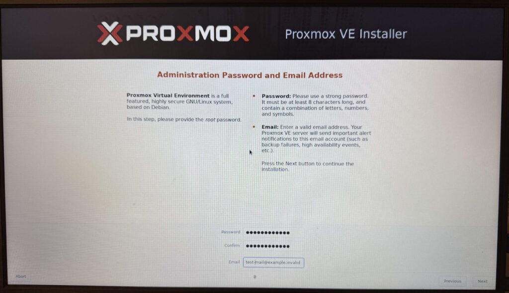 Proxmox VE 8.4インストール時のrootのパスワード・メールアドレス設定の画面